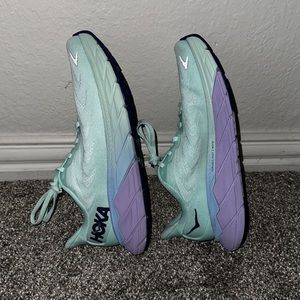 7.5B Hoka Arahi 6